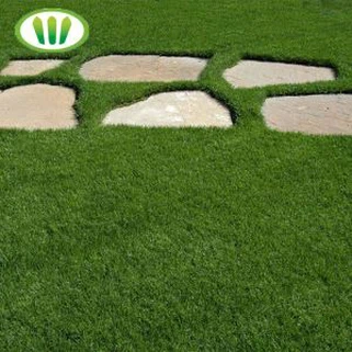 Zeleni umjetni tepih za uređenje doma